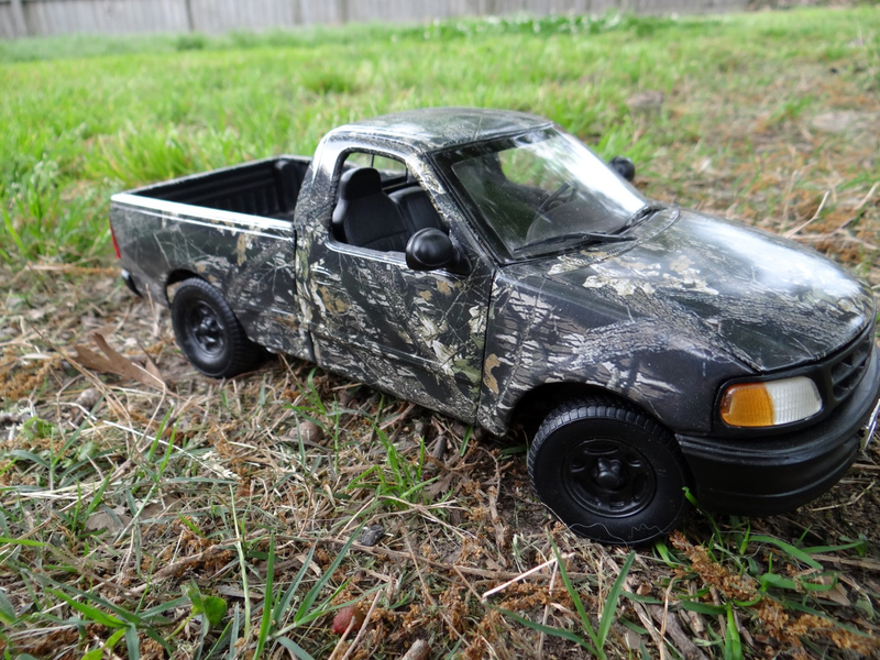 Illustration for article titled 1:18 Scale Camo F-150 by ERTL My first Live and Let Diecast! Review!